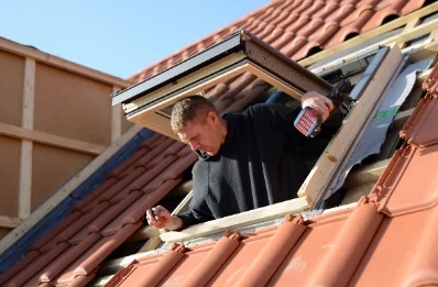 Pose de fenêtres de toit Velux à Gray